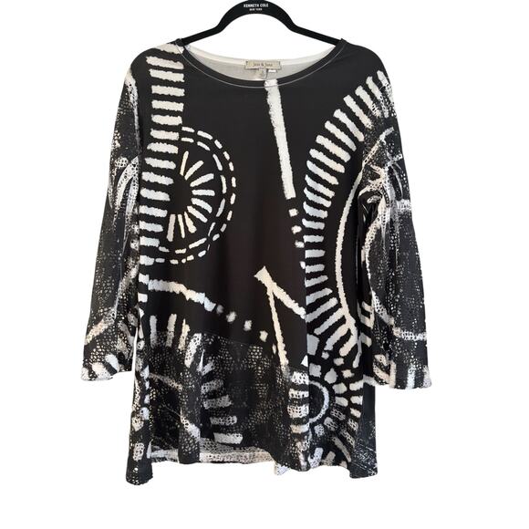 Jess & Jane Tops - Jess & Jane Women’s Top Sz L Black White Abstract Print Tunic Made in USA